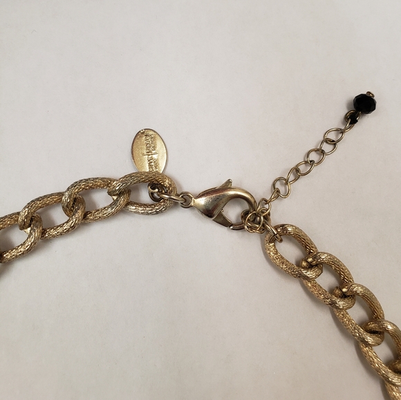 White House Black Market, signed, brushed gold tone glass black jewel necklace - Picture 8 of 10